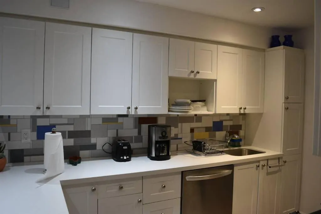 2690 Danforth Avenue Apartment B Toronto Canada
