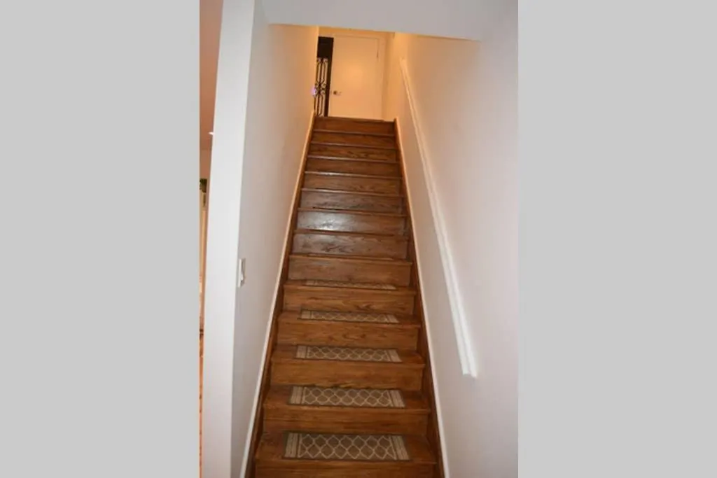 2690 Danforth Avenue Apartment B Toronto 0*,  Canada
